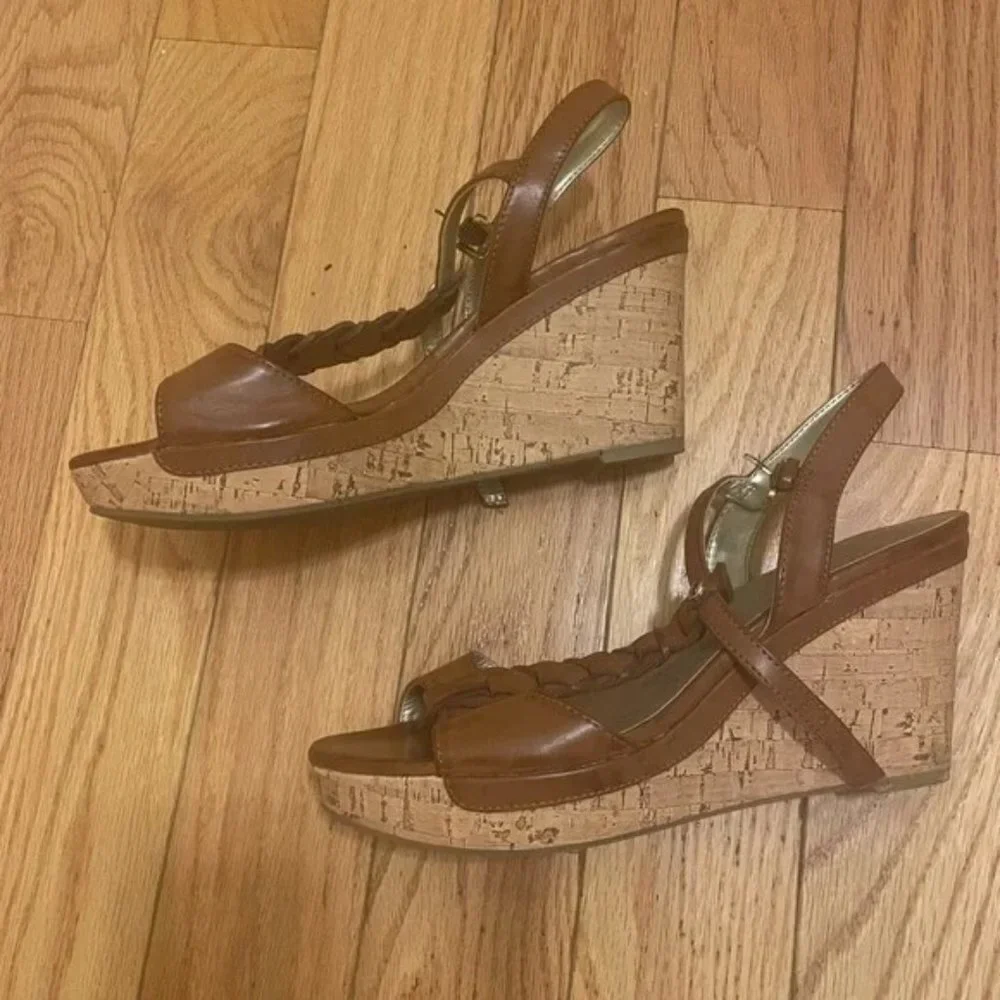 Women Unique Brown Wedges